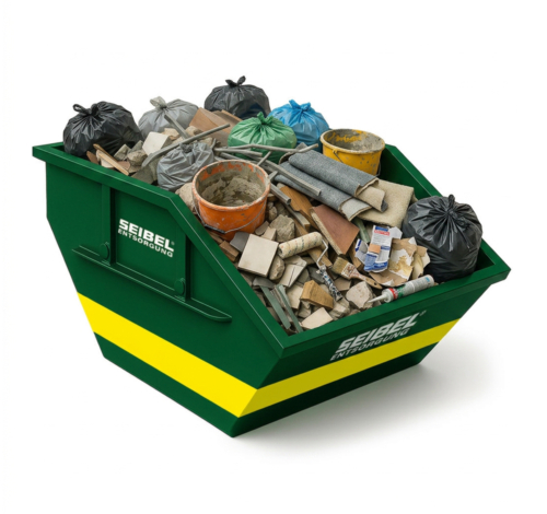 Grüner Container mit Seibel Logo befüllt mit Baumischabfällen