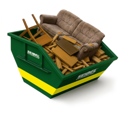 Grüner Container mit Seibel Logo befüllt mit Sperrmüll