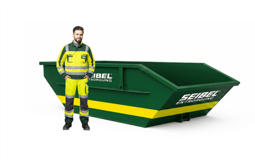 Seibel Mitarbeiter in Arbeitskleidung neben einem grünen Absetzcontainer